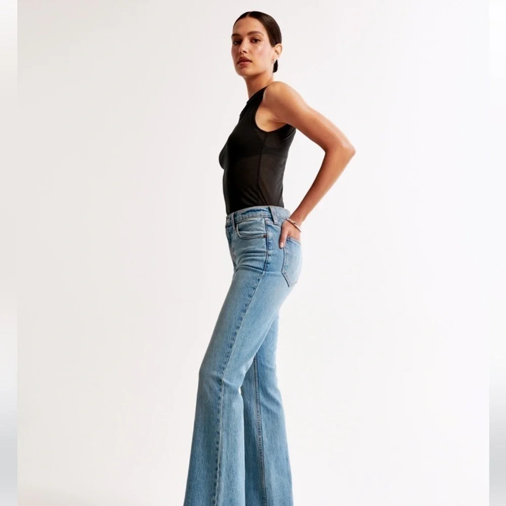 Abercrombie & Finch Simone Highrise Cropped Flare With Raw Hem Blue Cotton Jean - Picture 2 of 13